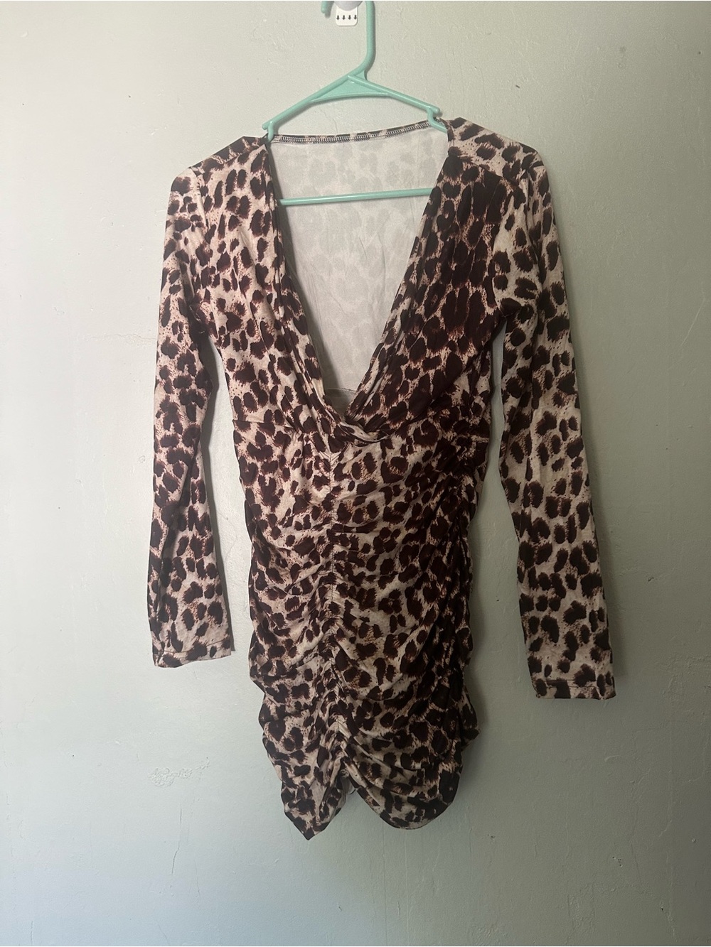 Leopard Print Long-Sleeve V-Neck Ruched Women’s Top - Brown/Beige